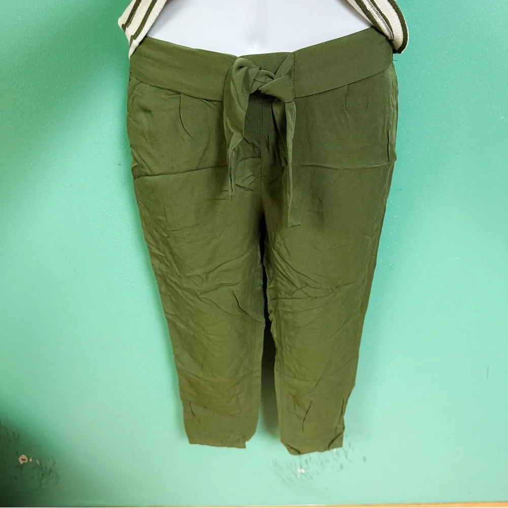 Crazy 8 White & Olive Green Mockneck Top & Paperbag Pants Outfit Girls Size 7/8